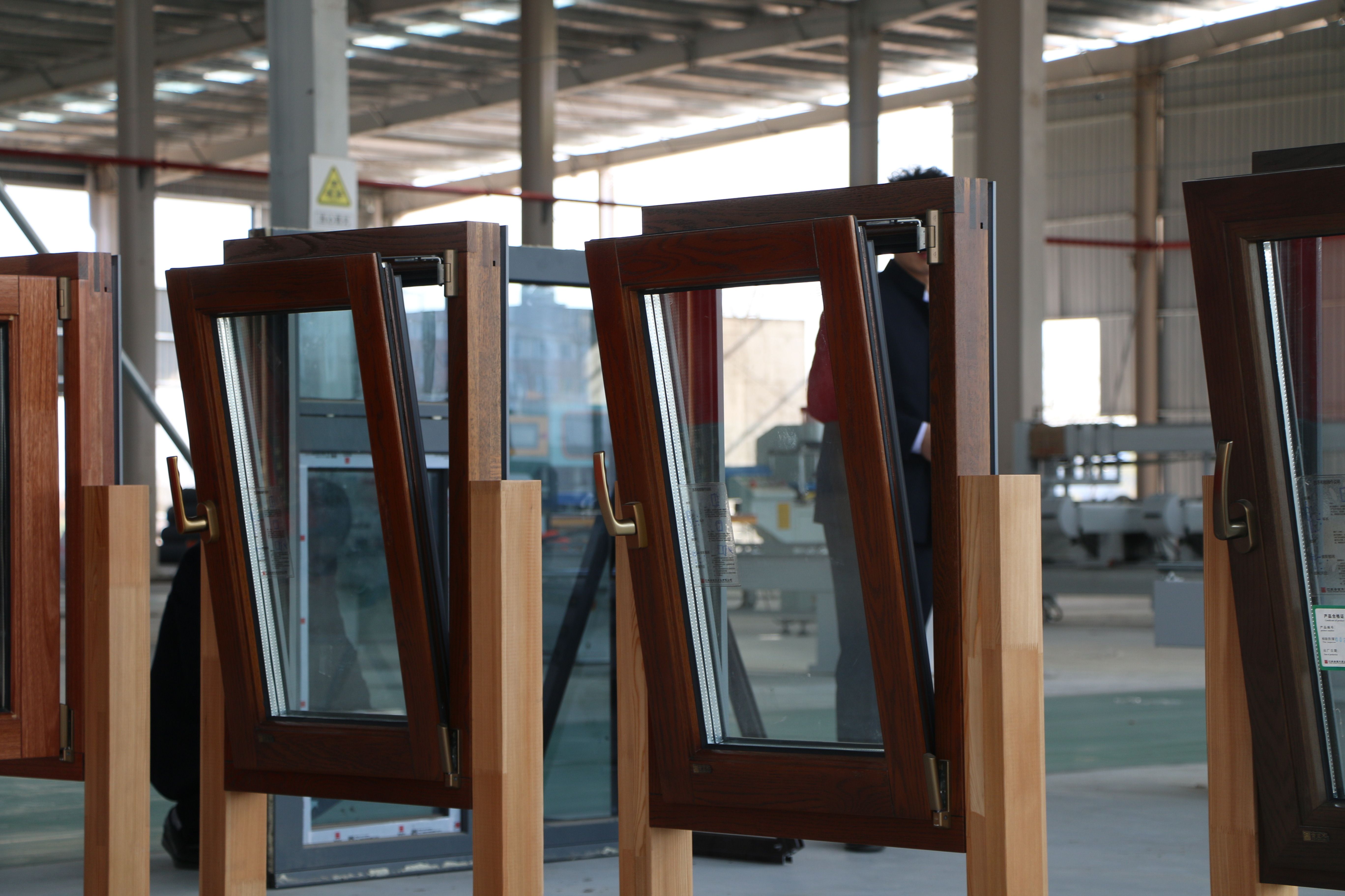 鋁包木門窗樣窗展示