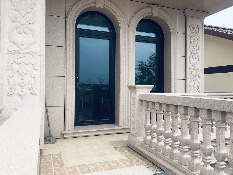 鋁包木內(nèi)開(kāi)門(mén)外景展示