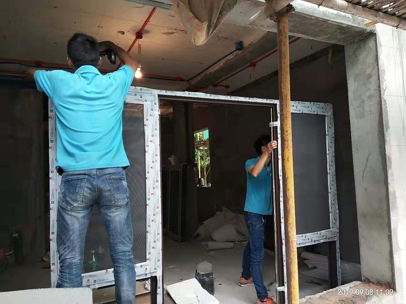 鋁包木窗安裝現場