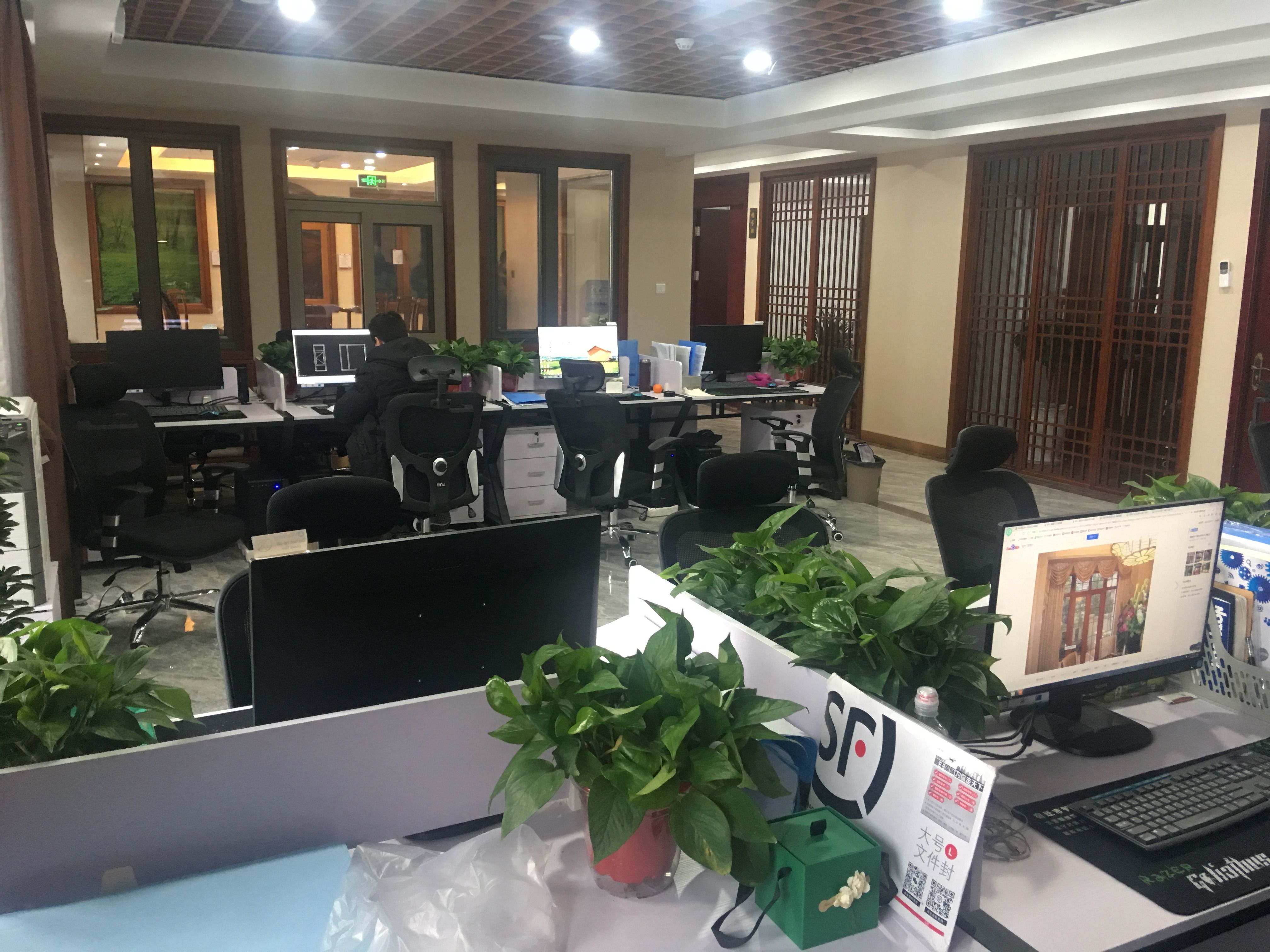 金堂木鋁包木門窗運(yùn)營辦公室