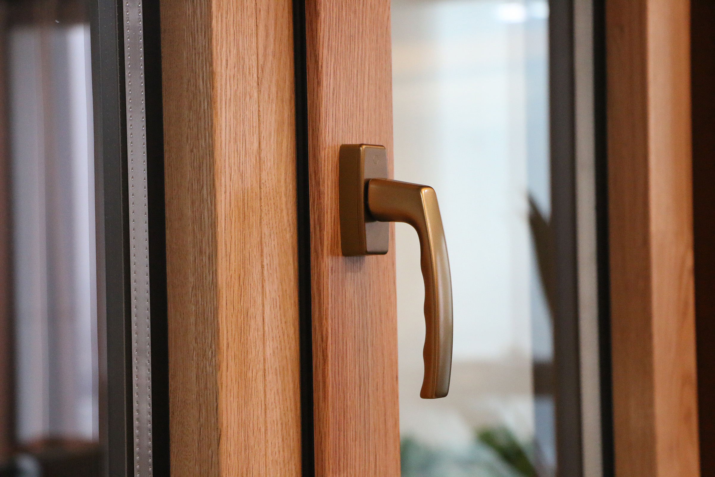 好的鋁包木門窗展示