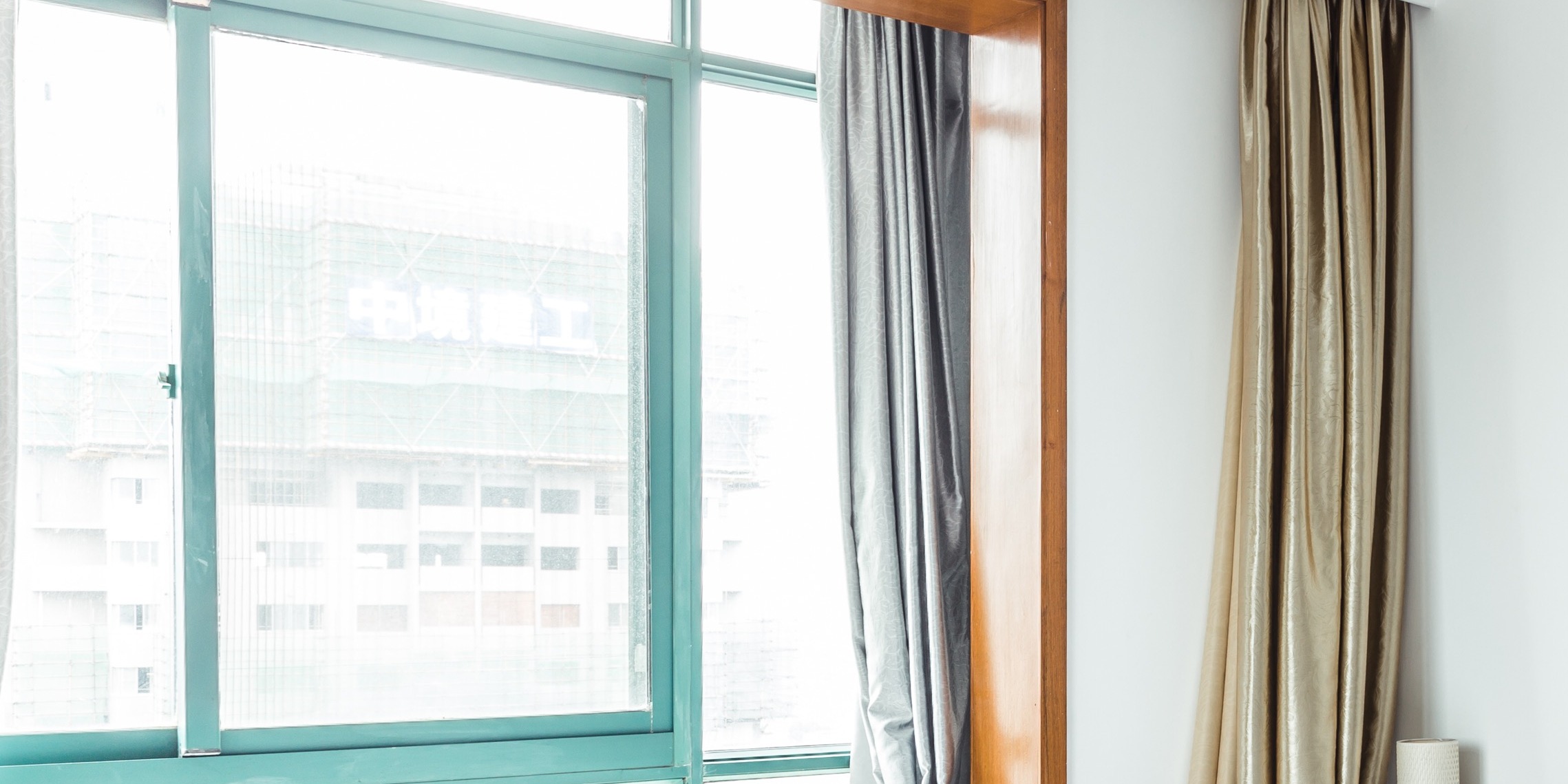 什么因素影響鋁木門(mén)窗價(jià)格？