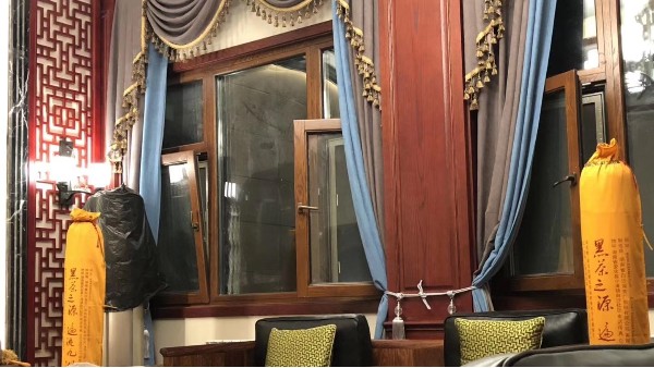 金堂木為宿遷金鷹國際花園業主提供鋁包木窗案例